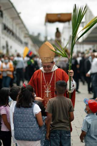 Señor Arzobispo – Procesión Domingo de Ramos